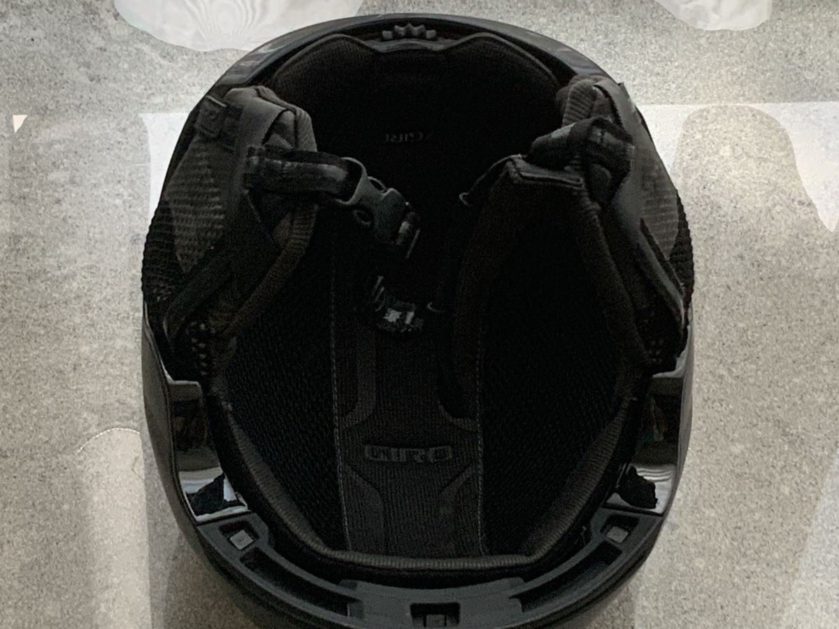Giro Helme: Giro Kinder Skihelm – Gebraucht aus Küsnacht ZH von mat_9b7y 1