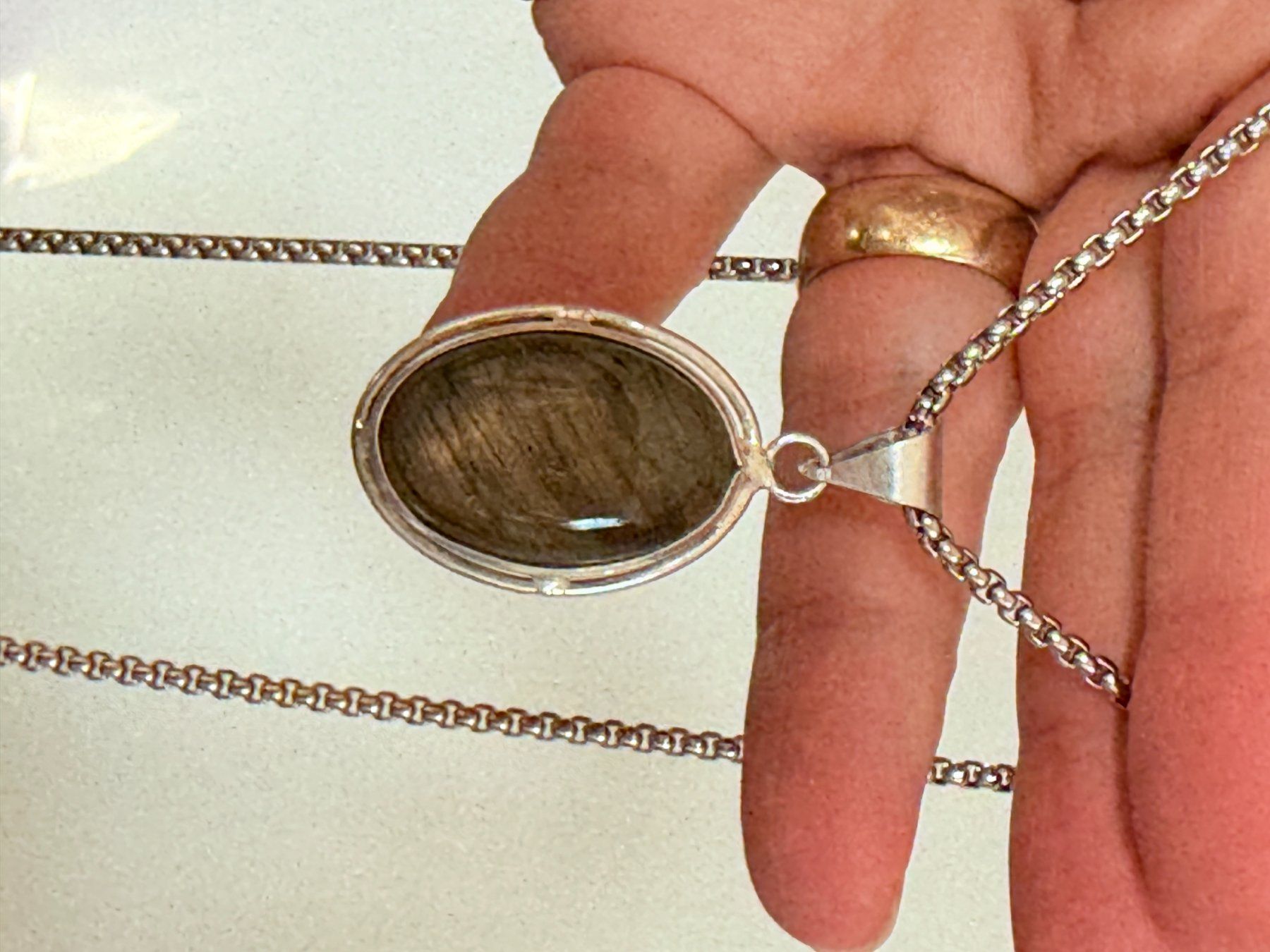Catenine: Collier vintage avec pendentif labradorite – Nuovo e nell'imballaggio originale da Genève venduto da AGBERG 5