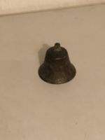 Kleine Glocke aus Metall mit Nummer 6 gebrauchter Zustand