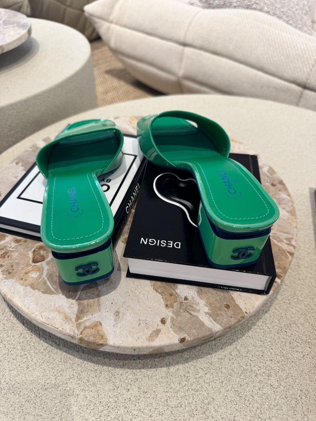 Chanel Scarpe da donna: CHANEL SANDALEN – Usato da Schwyz venduto da bofb 1