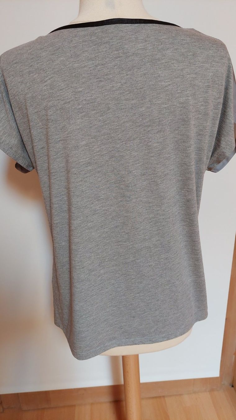 Zebra T-shirt: T-shirt Zébra, t. 38 – Nuovo (secondo la descrizione) da Marsens venduto da fripe-milodon 1