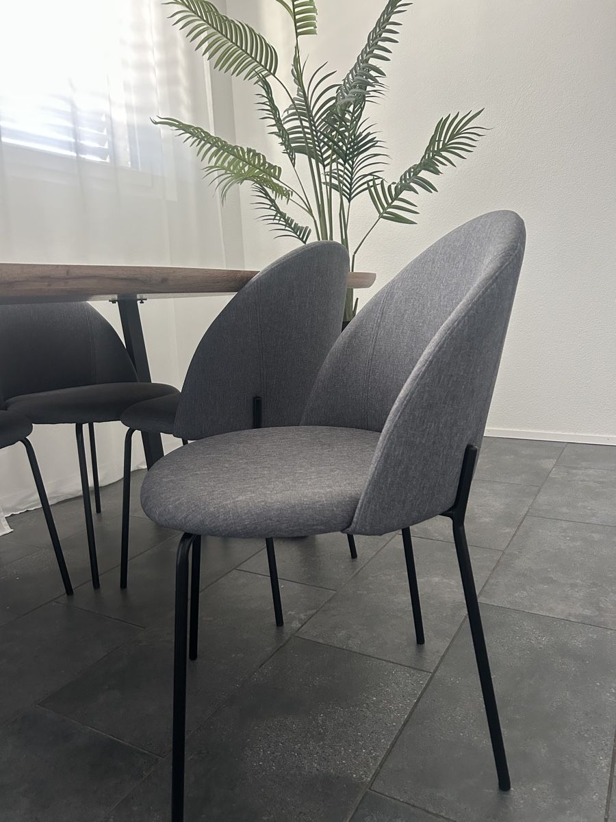 Set de table et chaises: Esstisch mit 4 Stühlen, Holzoptik, neuwertig – Neuf (Voir description) à Aarburg par mel_t6n9 2