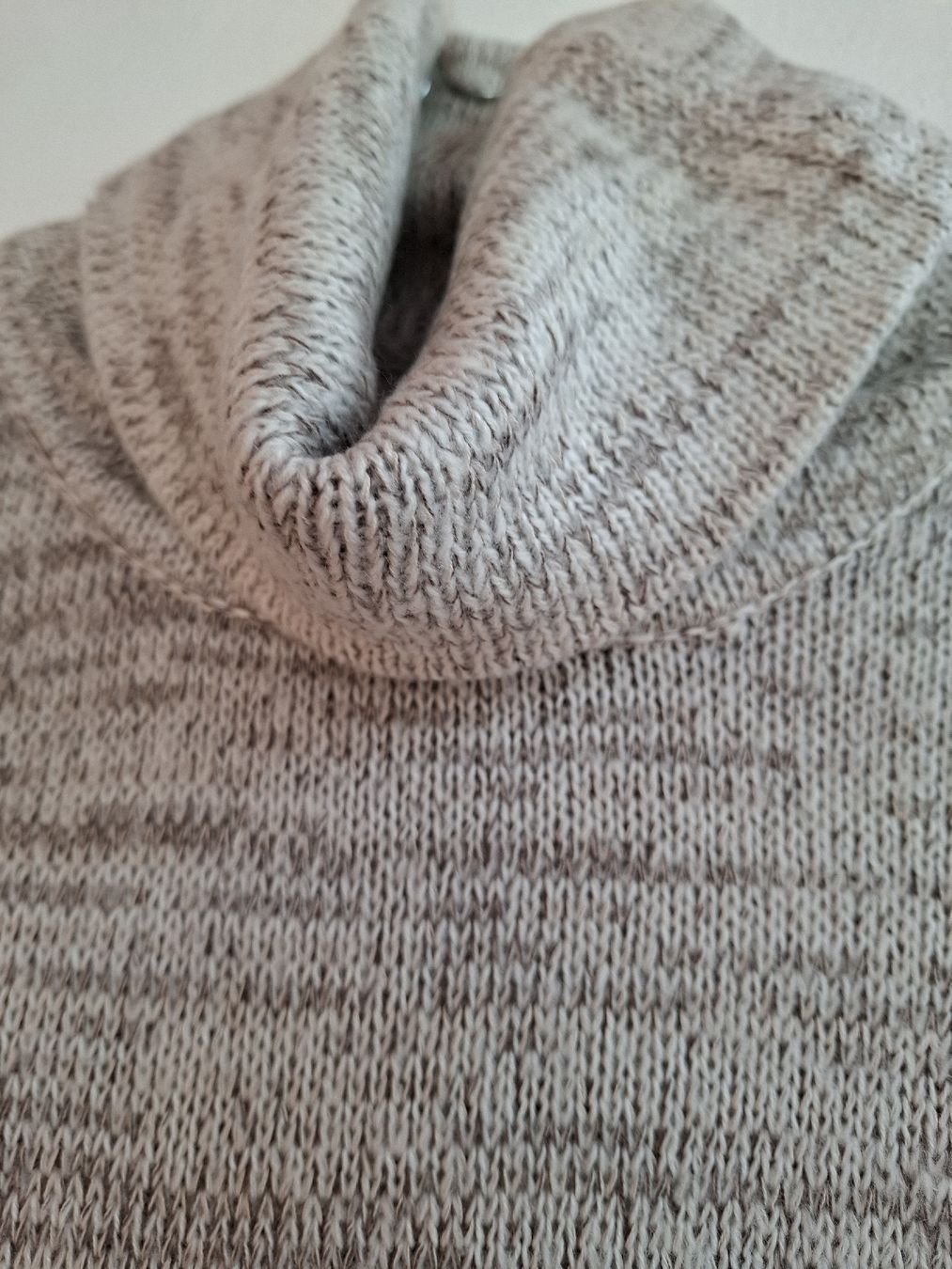 Maglioni & Felpe: Damen Rollkragenpullover meliert beige grau – Usato da Zuchwil venduto da bvj_5t82 1