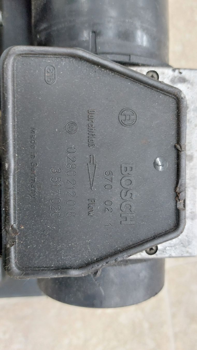Volvo Tutti pezzi di ricambio auto: Luftfiltergehäusedeckel Volvo 700 900 Turbo – Usato da Niederlenz venduto da SciroccoUrquattro 1
