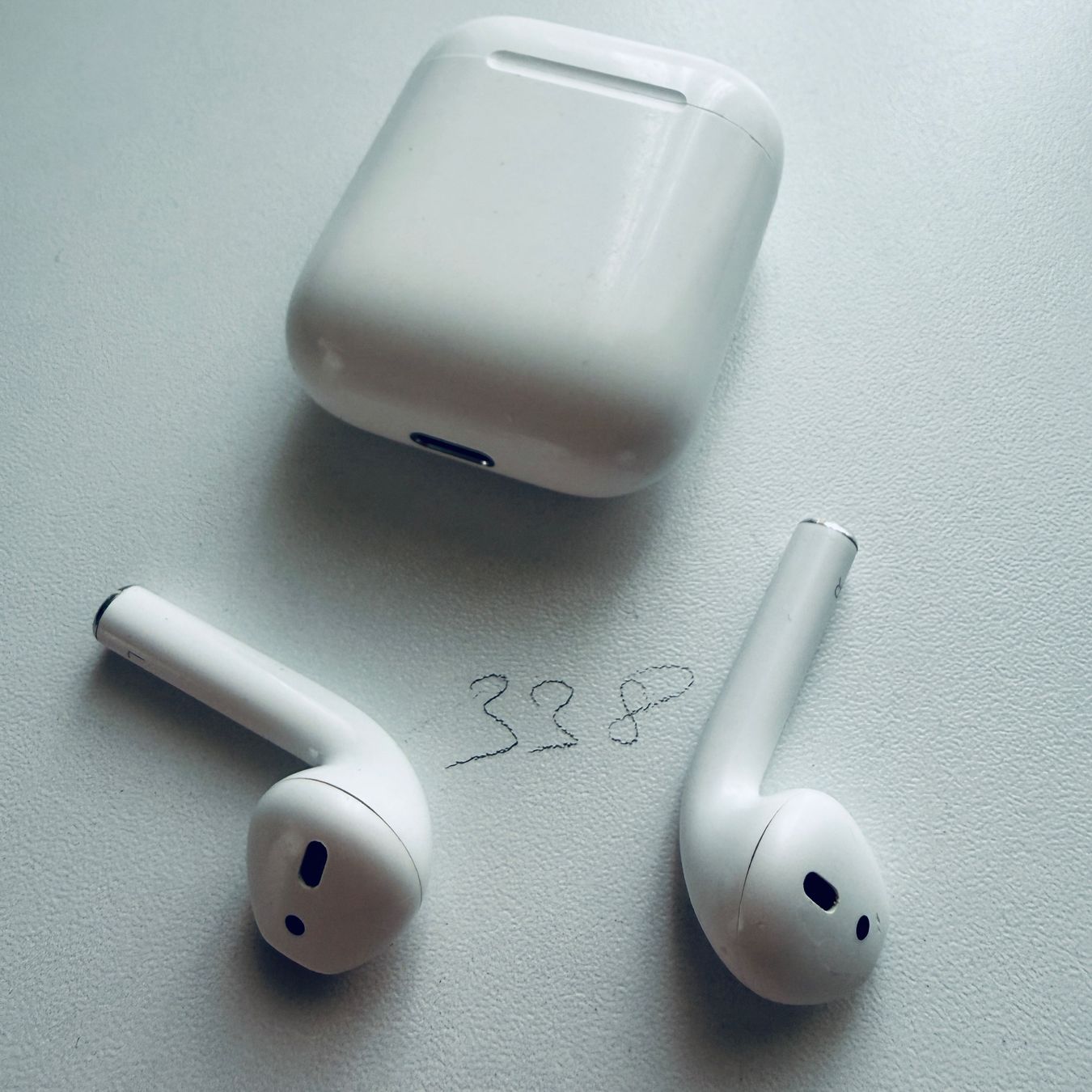 Apple Kopfhörer: Original Apple AirPods 2 Gen. Wireless Kopfhörer & Case – Gebraucht aus Basel von MY.AIRPODS.SHOP 9