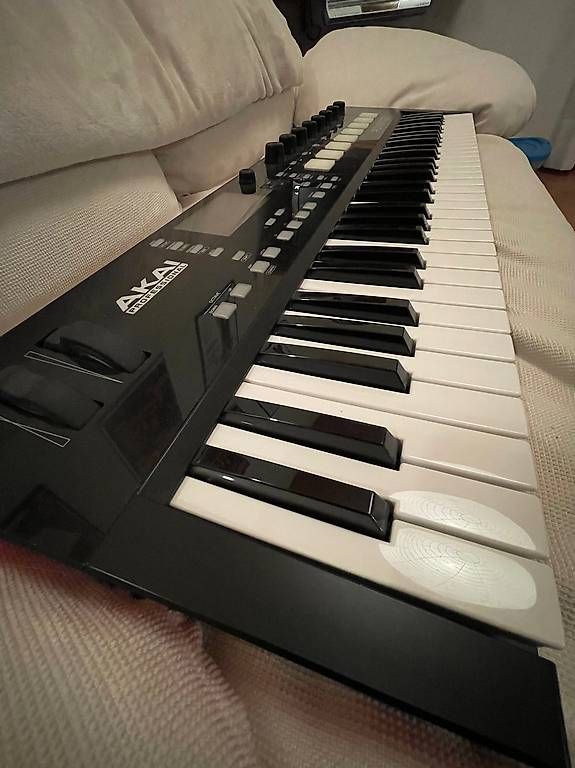 Akai Strumenti musicali: AKAI Advance 61 - Keyboard – Usato da Malvaglia venduto da mar_bag94