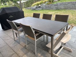 Granit-Gartentisch mit Edelstahlgestell (ohne Stühle)
