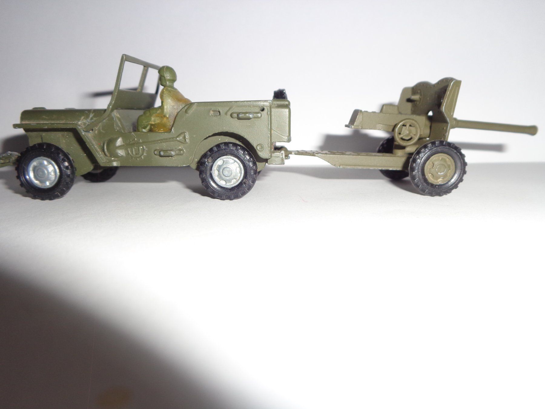 Jeep Modellautos: Militärfahrzeug – Gebraucht aus Trübbach von Luftdruck 1