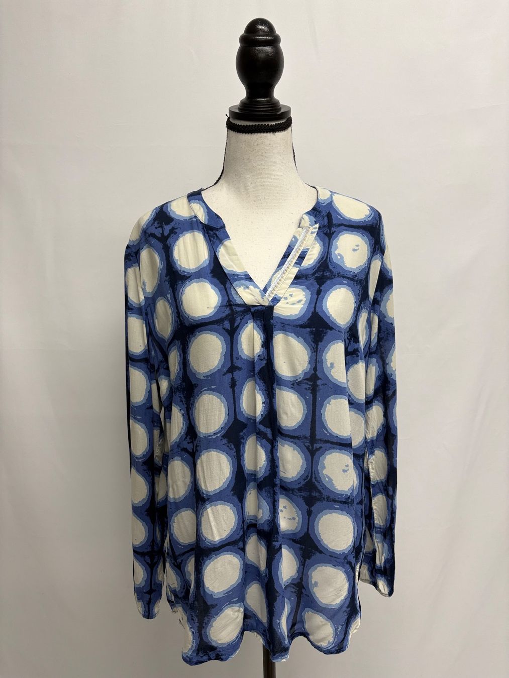 Blusen: Cartoon Bluse mit Muster Gr. 38 blau Viskose – Neu (gemäss Beschreibung) aus Regensdorf von secondchancefashion