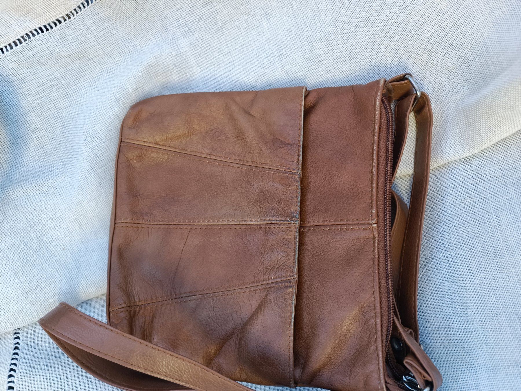 Taschen für Damen: Herziges kleine Umhänge Tasche – Gebraucht aus Sargans von Benziner 3