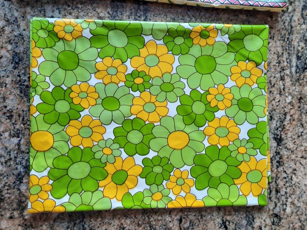 Ams Can Groovy 60er Jahre Tischdecke – Psychedelisches Muster, 137x260cm, Papier