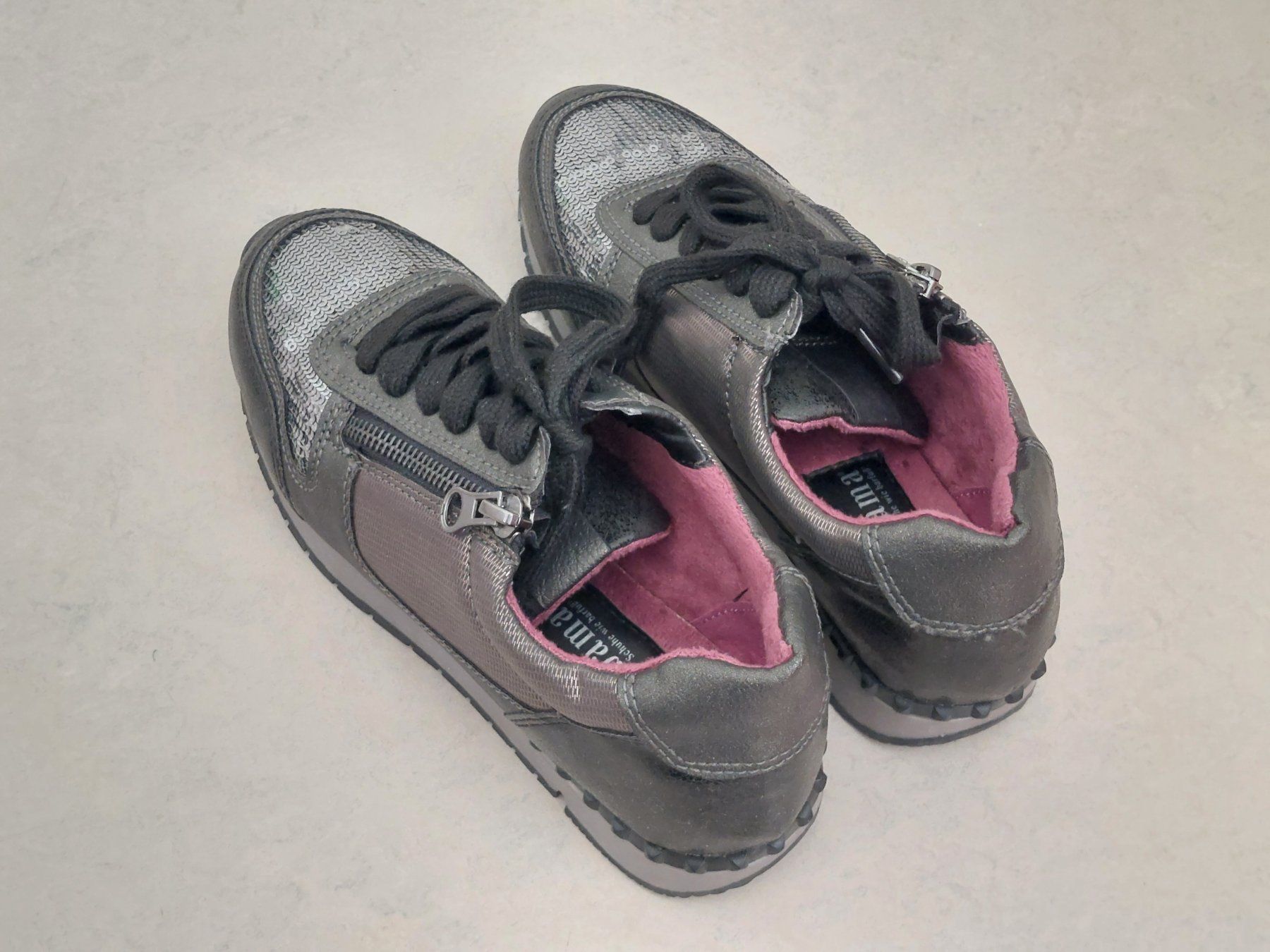 Scarpe per ragazze: Schöne Sneakers Gr.35/36 – Usato da Pfäffikon SZ venduto da max_5ylc 1