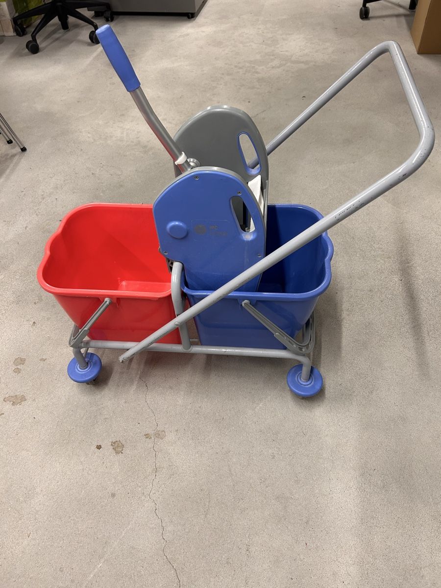 Pulizia & Igiene: Wischwagen mit 2 Eimern blau/rot, gebraucht – Usato da Zürich venduto da jasmin011