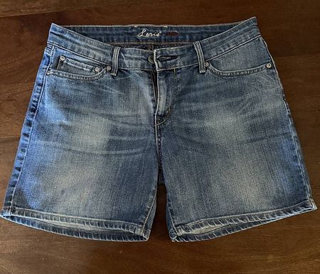 Levis Damen Jeans Shorts W28