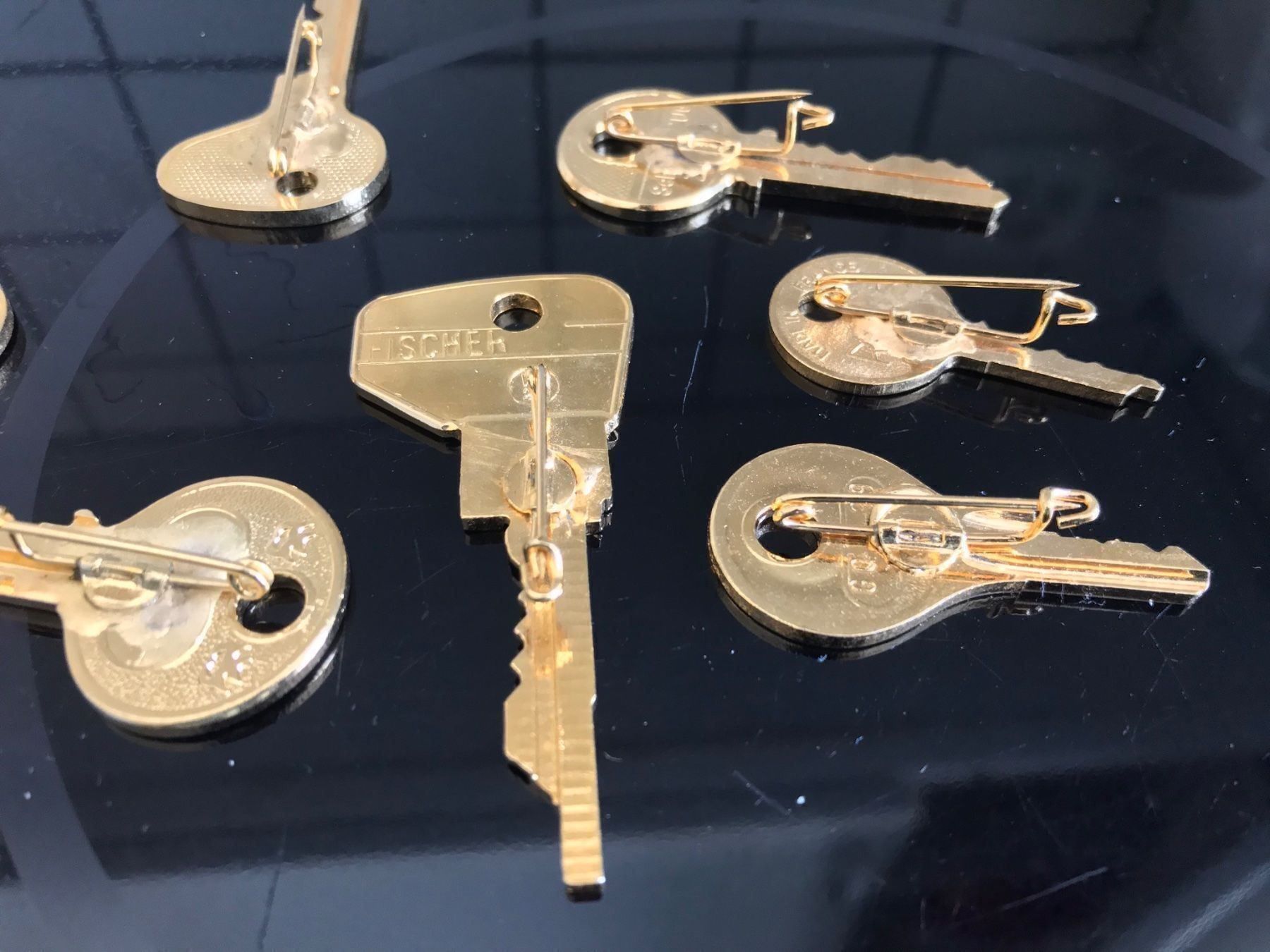 Spille & Fermagli: 87 Schlüssel Broschen 18 Kt. Gold – Usato da Neunkirch venduto da autoscooter57 2