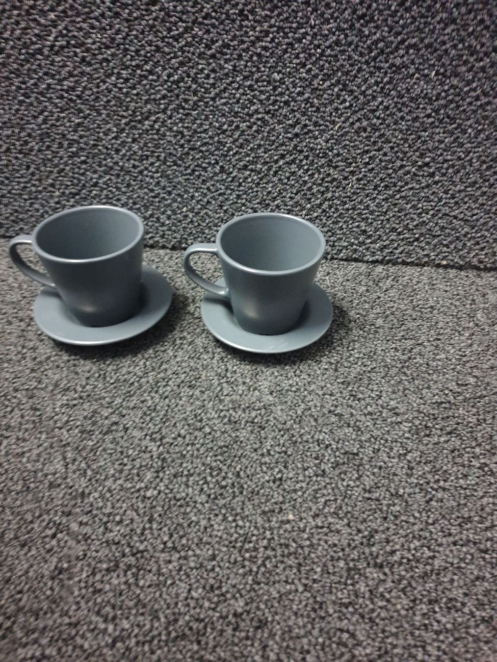 Verres: Graue Unterteller mit Kaffee Glas – D'occasion à Ruswil par M71 1