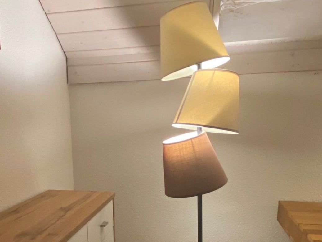 Interio Lampade: INTERIO Stehlampe mit 3 Lampenschirmen – Usato da Schaffhausen venduto da cat_9l7f 1