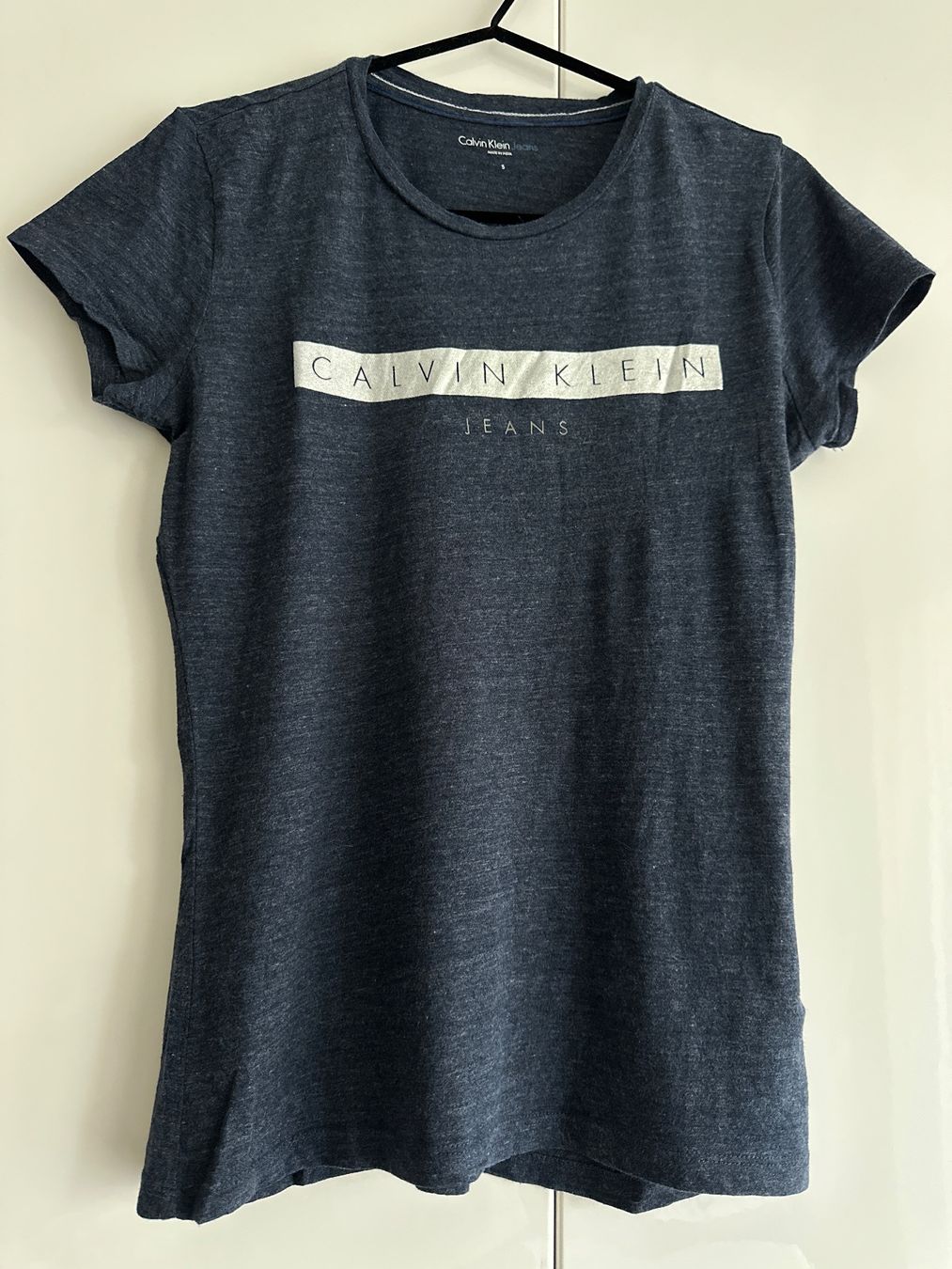Calvin Klein T-shirt: Calvin Klein T-Shirt S blue – Usato da Kloten venduto da themissjj