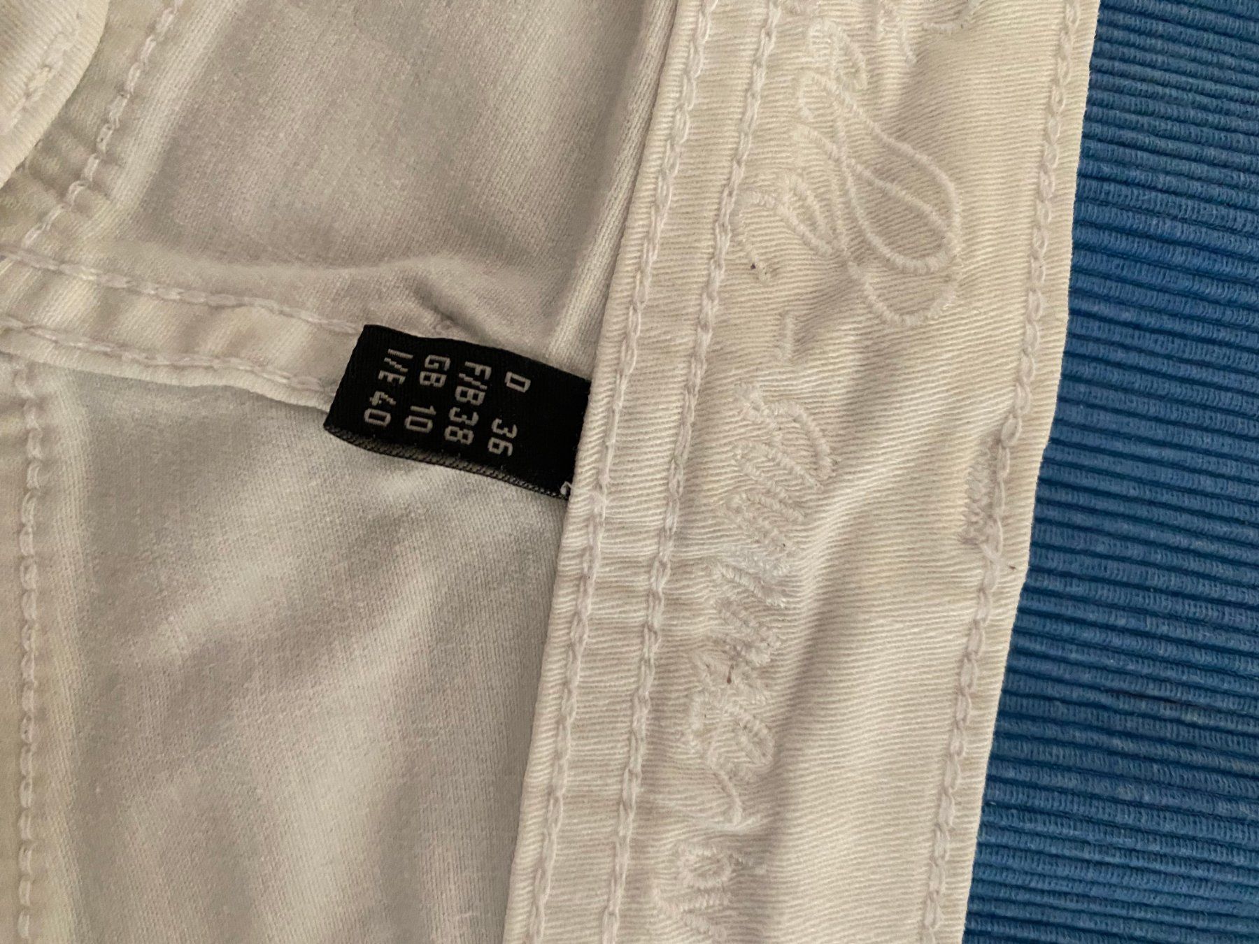 Jeans: Leichte Sommerjeans weiss Grösse 36 – Usato da Allenwinden venduto da Obalu 3