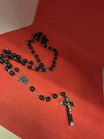 Rosenkranz mit schwarzem Anhänger und silberner Kette