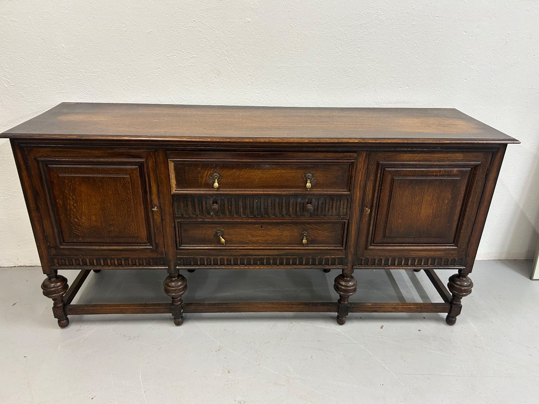 Kommoden: Sideboard / Anrichte Viktorianisch Eiche ca. um 1900 – Gebraucht aus Zürich von Levelart