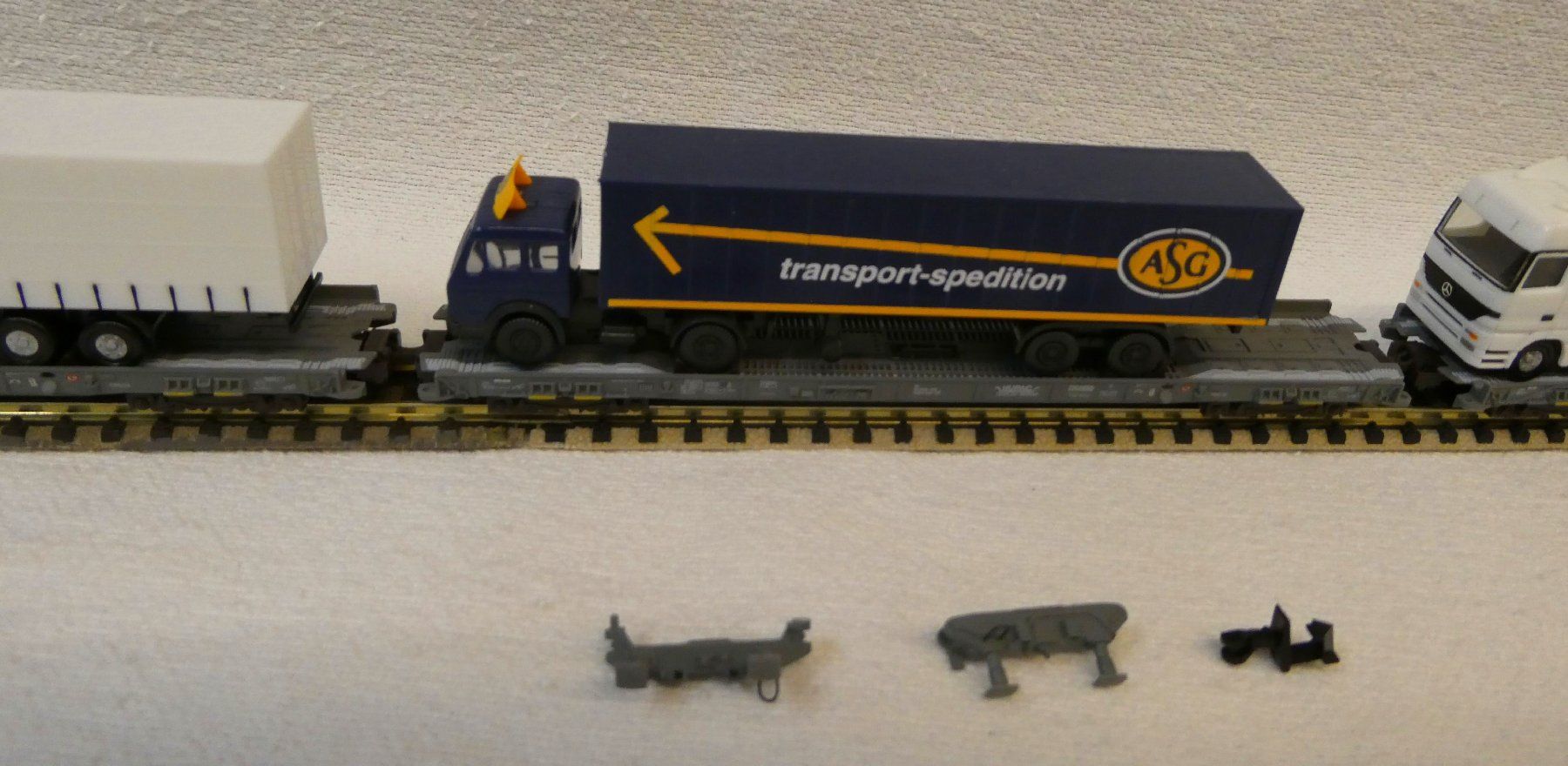 Fleischmann Trains électriques: 4 Stk Rola Fleischmann Wagen mit LKW – Neuf avec emballage d'origine à Rupperswil par Ropi03 2