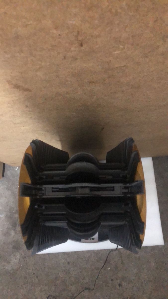 Racks & Cavalletti: Chargeur pour cd motorisé – Usato da Biel-Bienne venduto da alos07 2