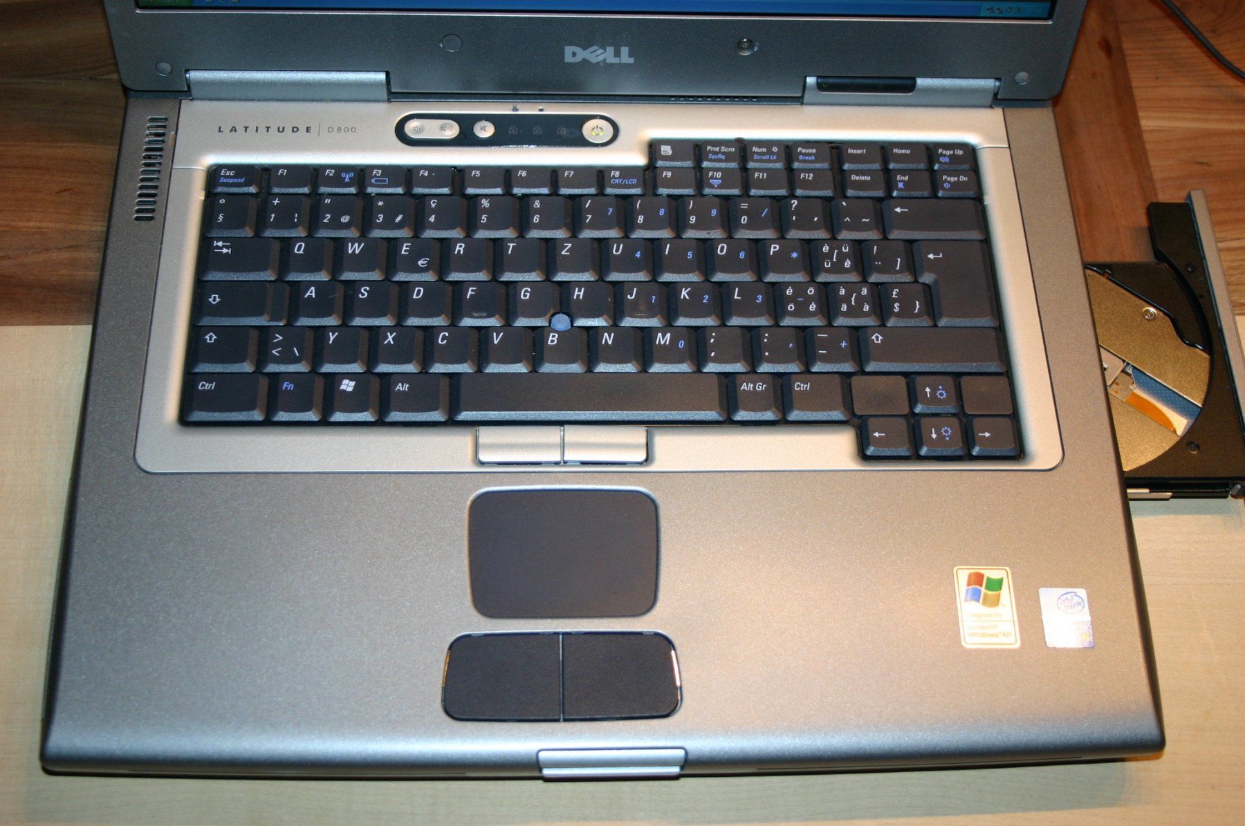Dell Notebooks: Qualitatives Vintage DELL Latitude D800 Notebook mit WinXP – Gebraucht aus Stettlen von Bigjm 2