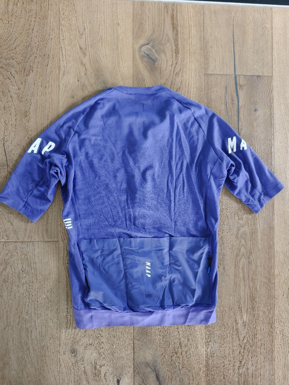 Canottiere & Pantaloni: MAAP Aeon Radtrikot Large Lila – Usato da Bachenbülach venduto da Food4Thought 1
