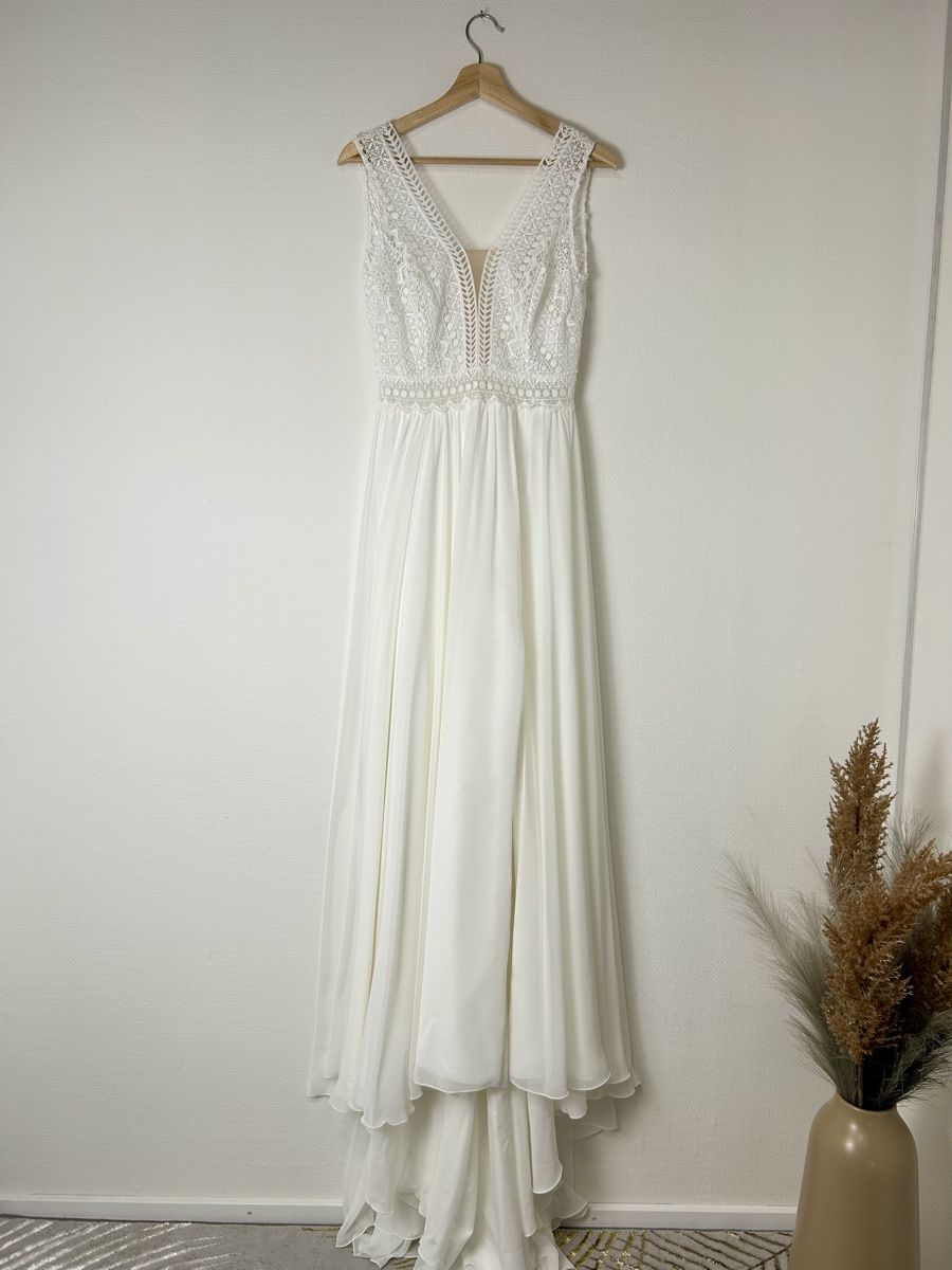 Vestiti: Brautkleider / Hochzeitskleid, Grösse 38 – Usato da Brunnen venduto da BrautkleiderSale 2
