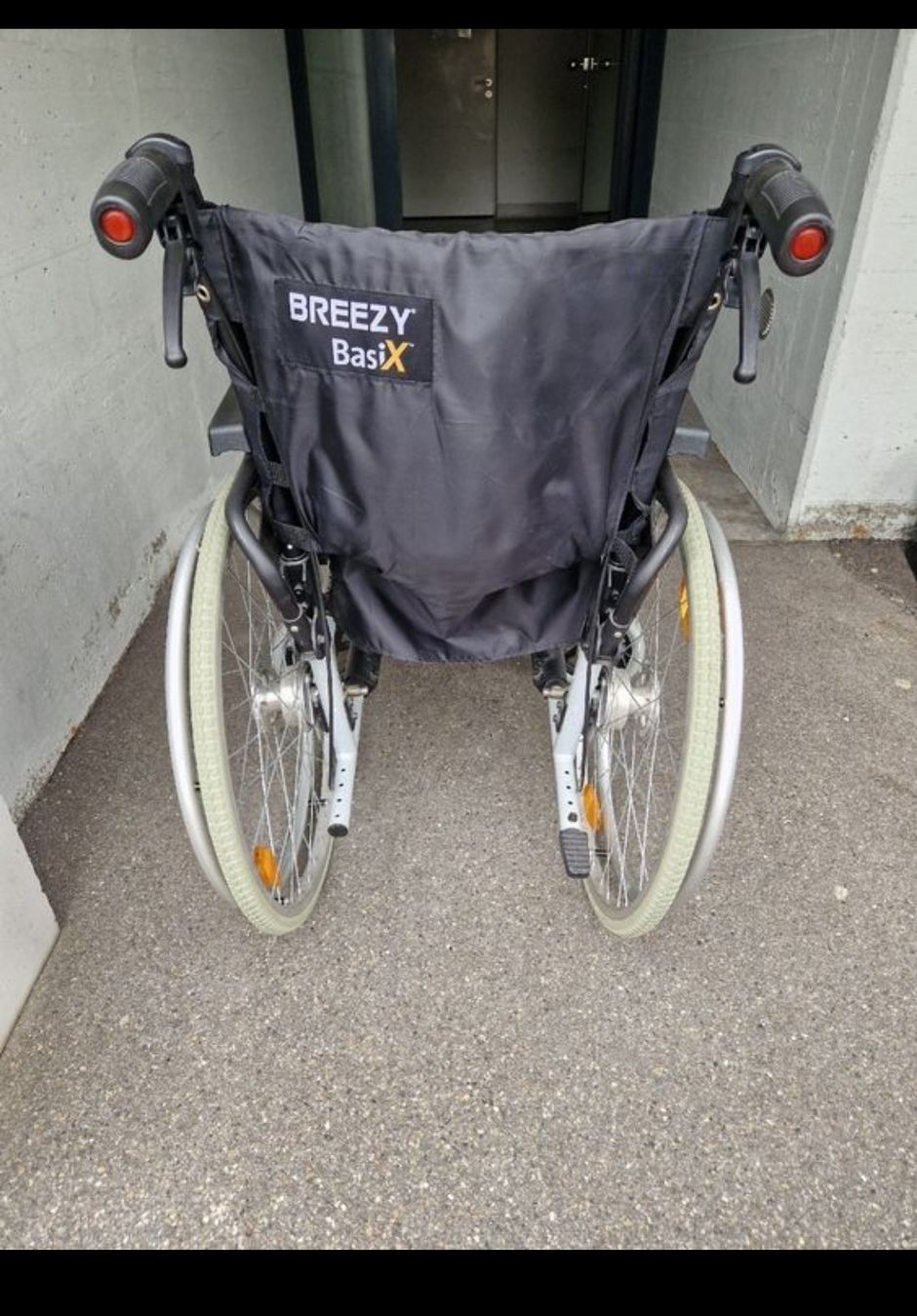 Sedie a rotelle: Rollstuhl Breezy Basix mit Sitzbreite 44cm gebraucht – Usato da Wittenbach venduto da garbis 1