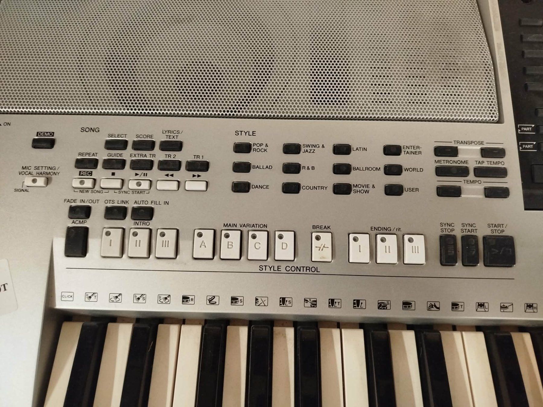 Yamaha Strumenti musicali: Keyboard Yamaha PSR S900 – Usato da La Chaux-de-Fonds venduto da Emmaus2300CDF 2