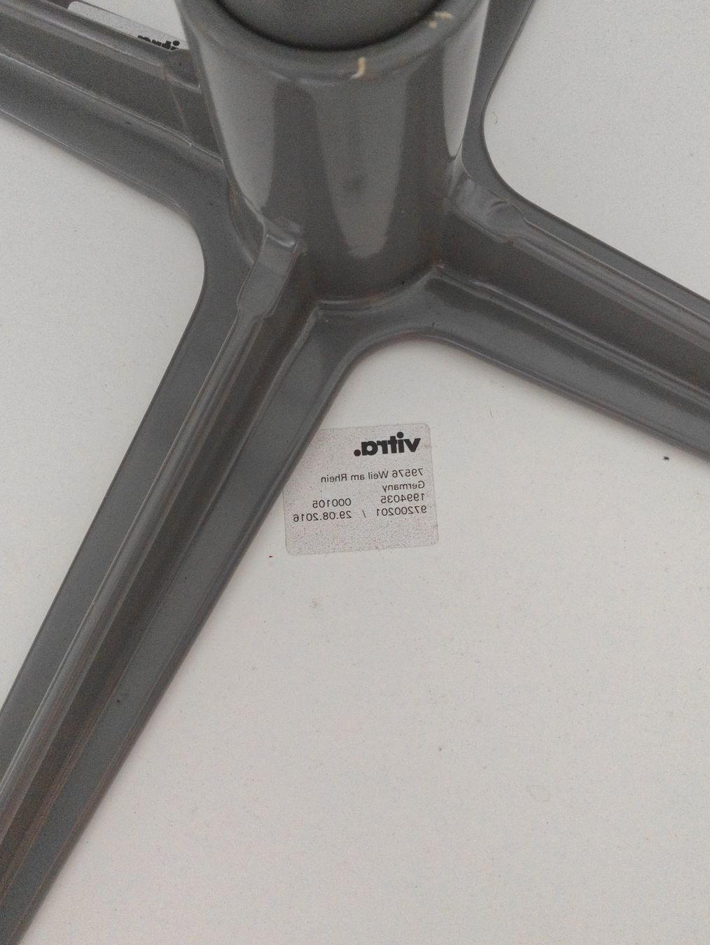 Vitra Tavoli: Vitra Eames Contract Table, Ø 80 cm – Usato da Meilen venduto da Matthiasmueller 3