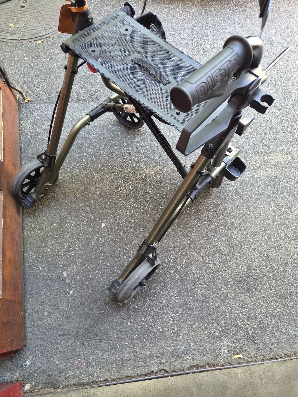 Gehhilfen: Rollator  – Gebraucht aus Riehen von mbahn 1