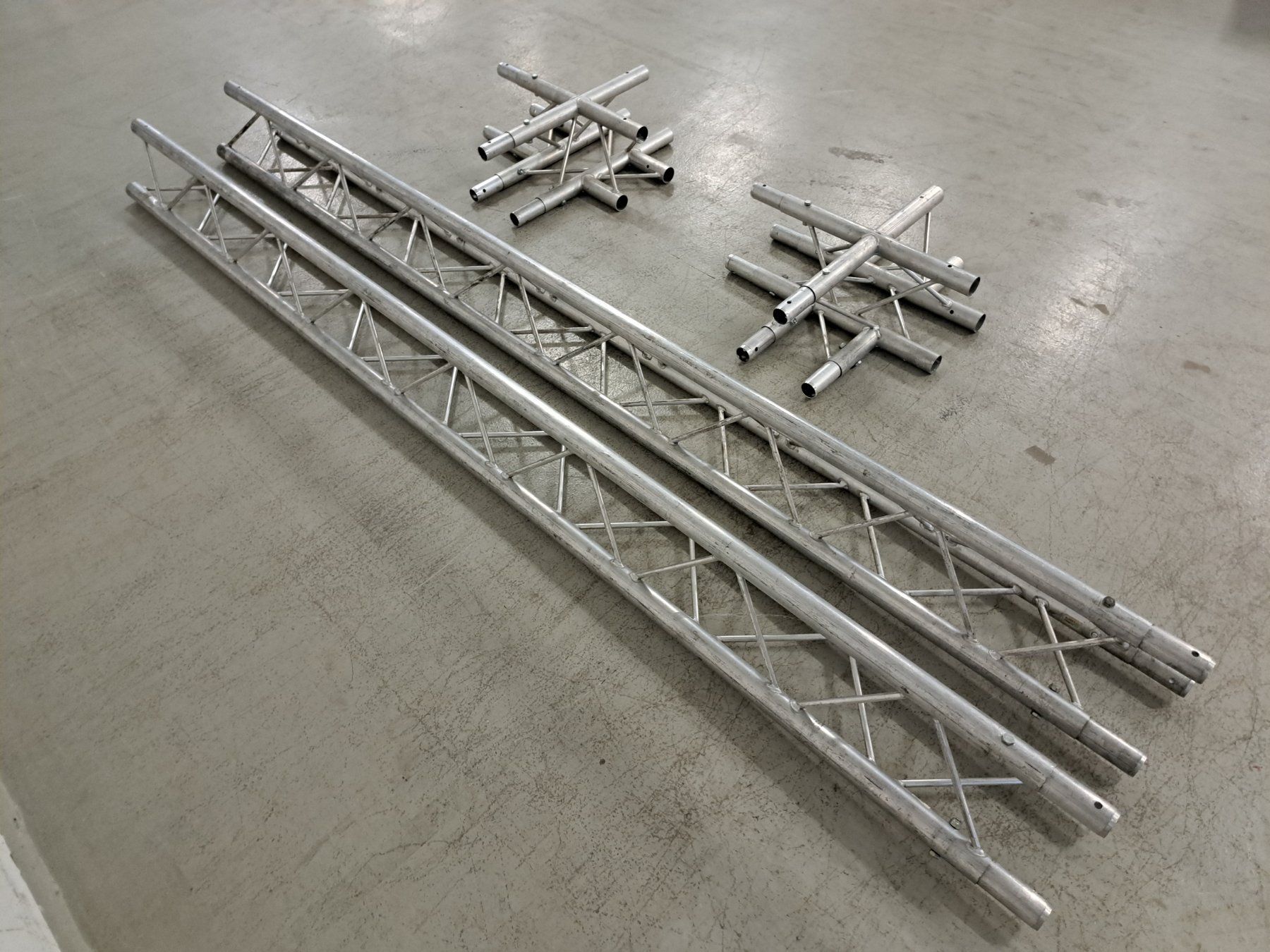 Tralicci: Trilite 3Punkt Traversen Set  G  vierteilig – Usato da Embrach venduto da lichttechnik 3