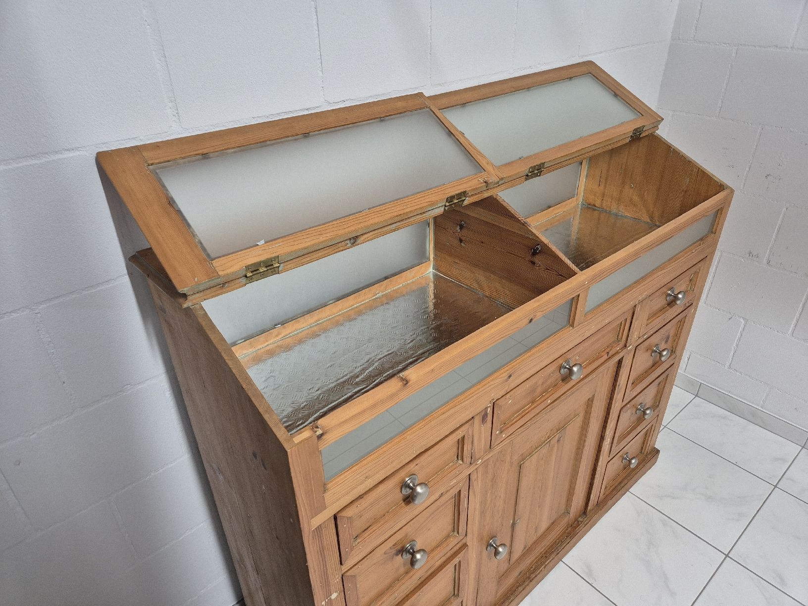 Commodes: Rustikales Apothekermöbel – D'occasion à Merenschwand par Wobisch 1
