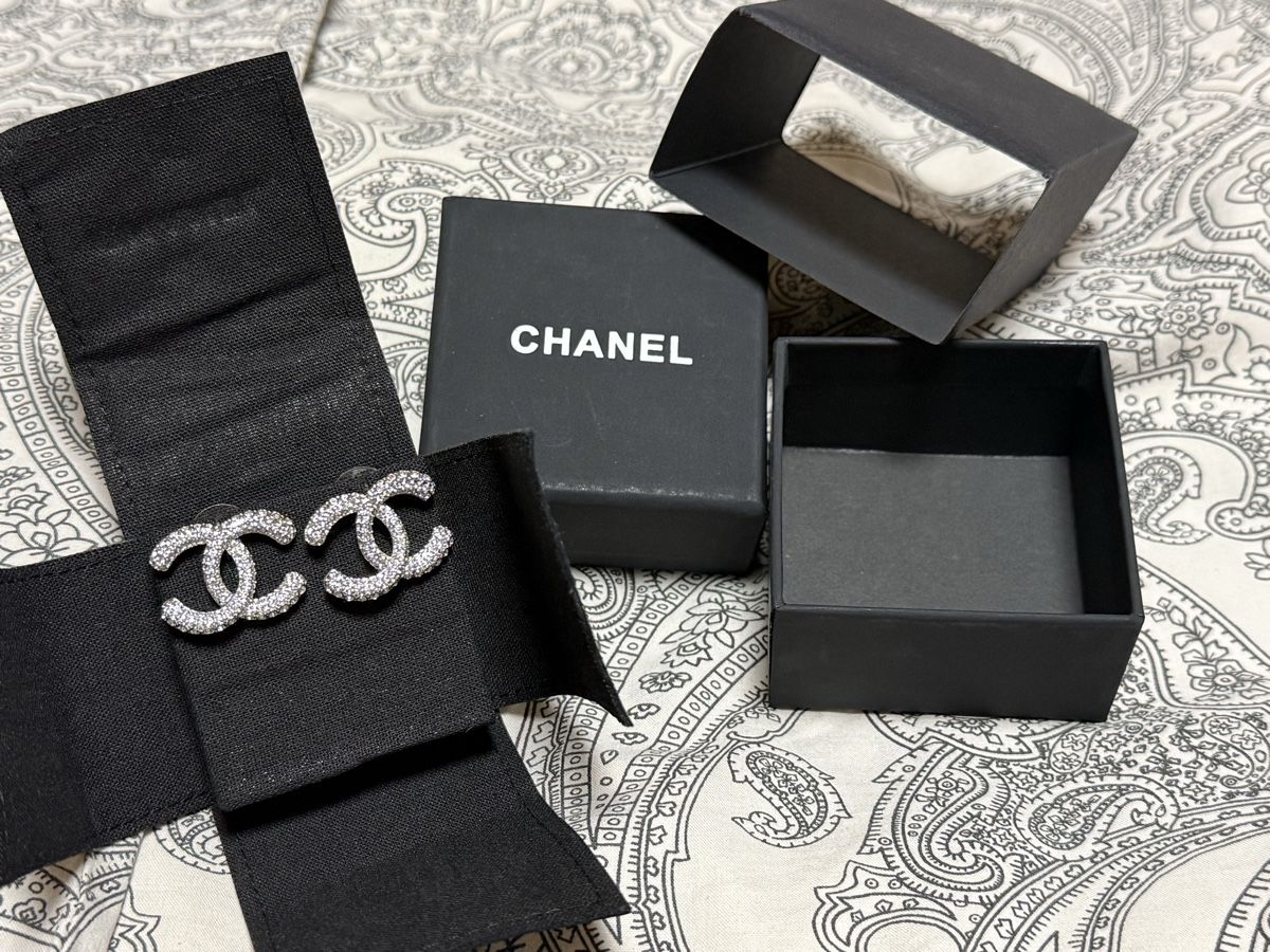 Orecchini pendenti & Orecchini a lobo: Chanel Ohrringe ab 1 Fr – Nuovo e nell'imballaggio originale da Wattwil venduto da SchweizIT 4
