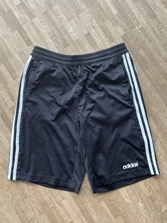 Adidas Short, schwarz, Grösse M, neuwertig