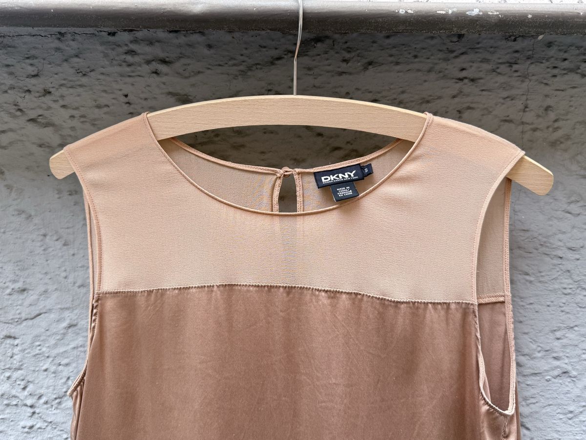 DKNY Top: DKNY ärmellose Seidenbluse – Usato da Siebnen venduto da koschitoschi 2
