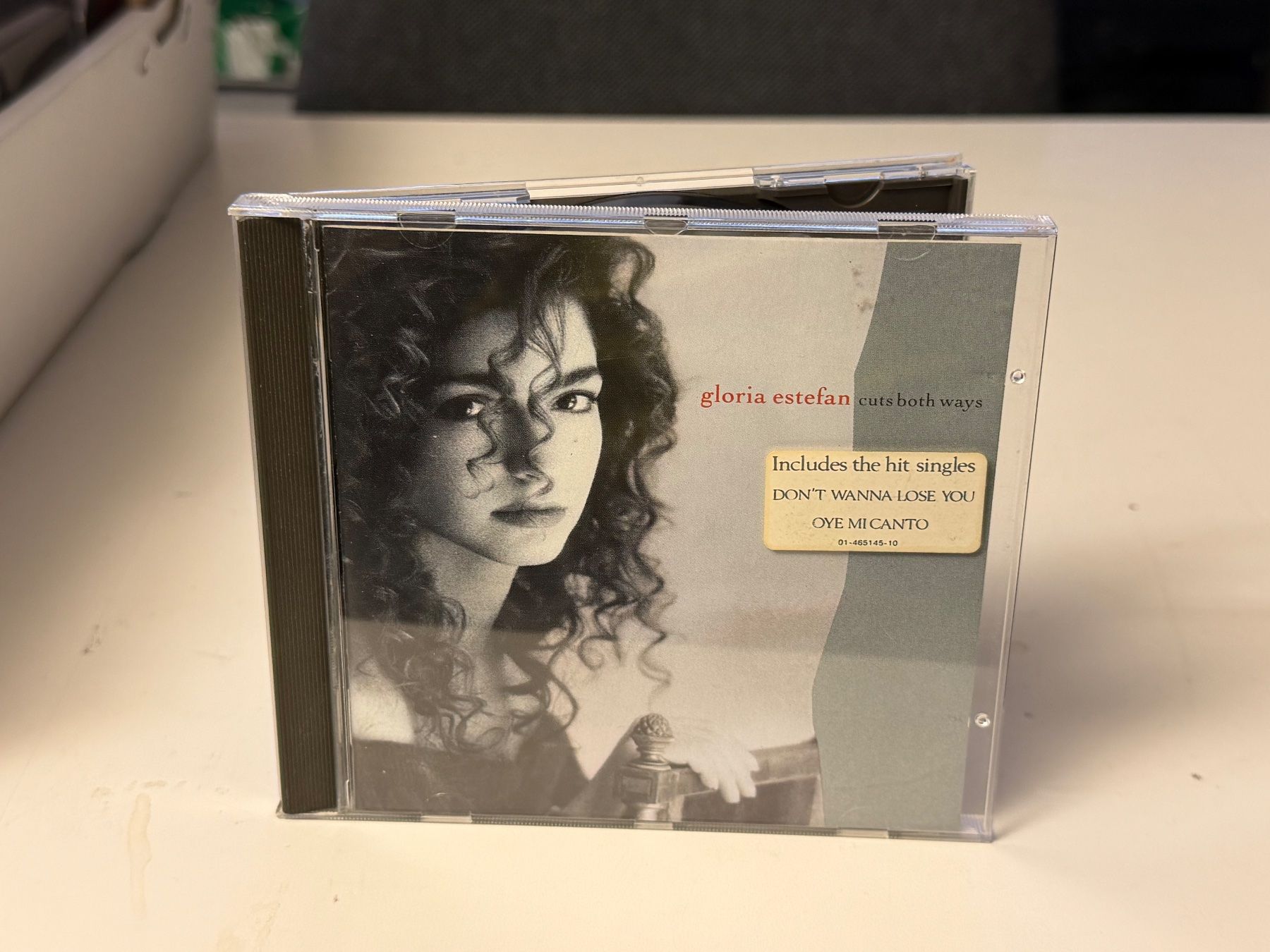 CD: Gloria Estefan - Cuts Both Ways - HB21D – Usato da Küsnacht ZH venduto da Jazztilldawn
