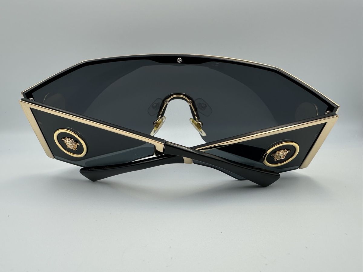 Versace Occhiali & Lenti: Versace Sonnenbrille, Schwarz/Gold – Usato da Schwende venduto da weesli 2