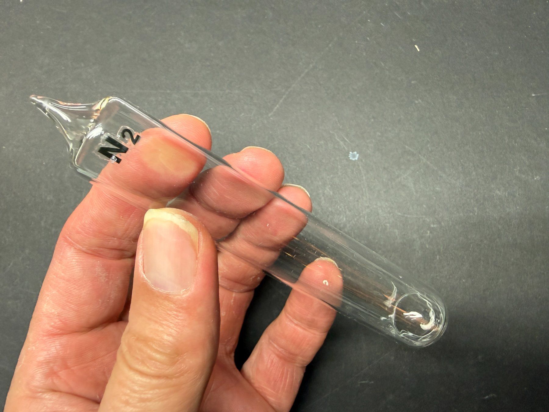 Tutte le macchine: Stickstoff in Glasampulle 12 cm – Usato da Lützelflüh-Goldb venduto da Elementis