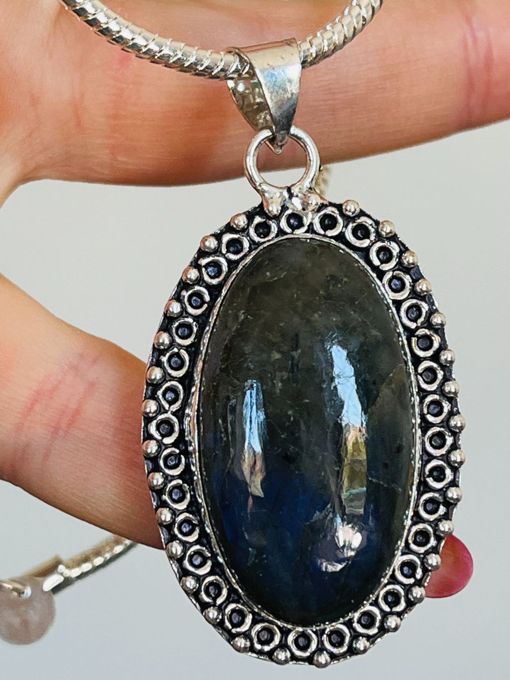 Catenine: LABRADORITE – Nuovo e nell'imballaggio originale da Genève venduto da AGBERG 1