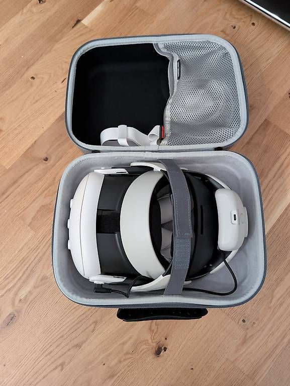 VR Brille: Meta Quest 3 512 GB + Akku Headstrap und Case – Gebraucht aus Brügg BE von burer