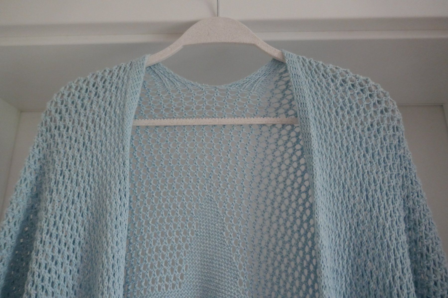 Giacche: leichte Strickjacke, Cardigan hellblau, one size – Usato da Port venduto da uzuku 1