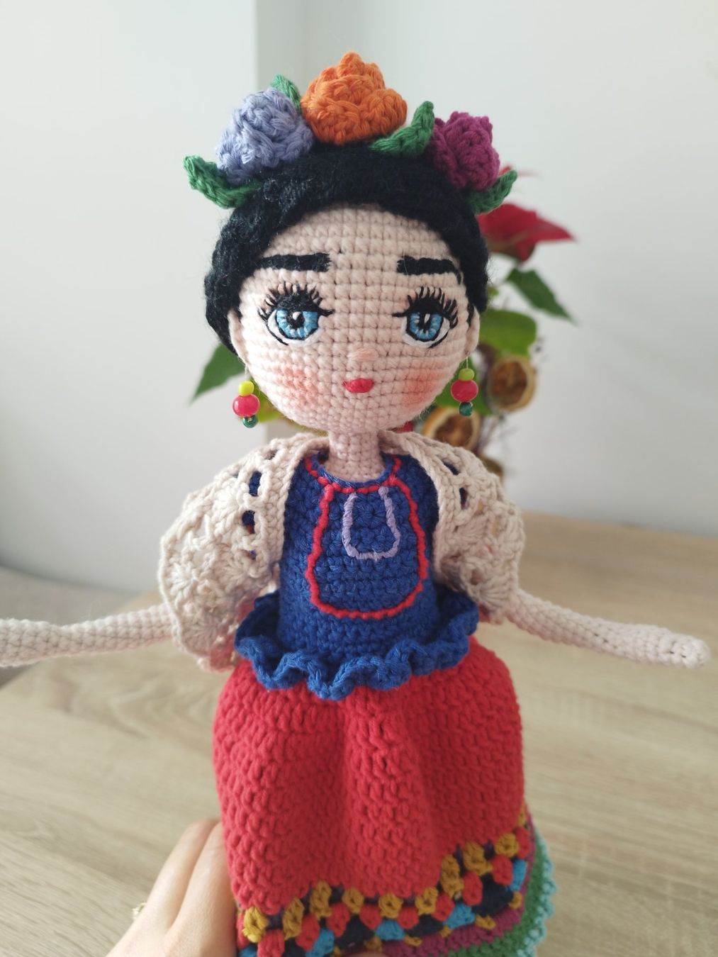 Bambole: Poupée Frida Kahlo crochetée à la main, pièce unique! – Nuovo e nell'imballaggio originale da Arnex-sur-Orbe venduto da can_97vn
