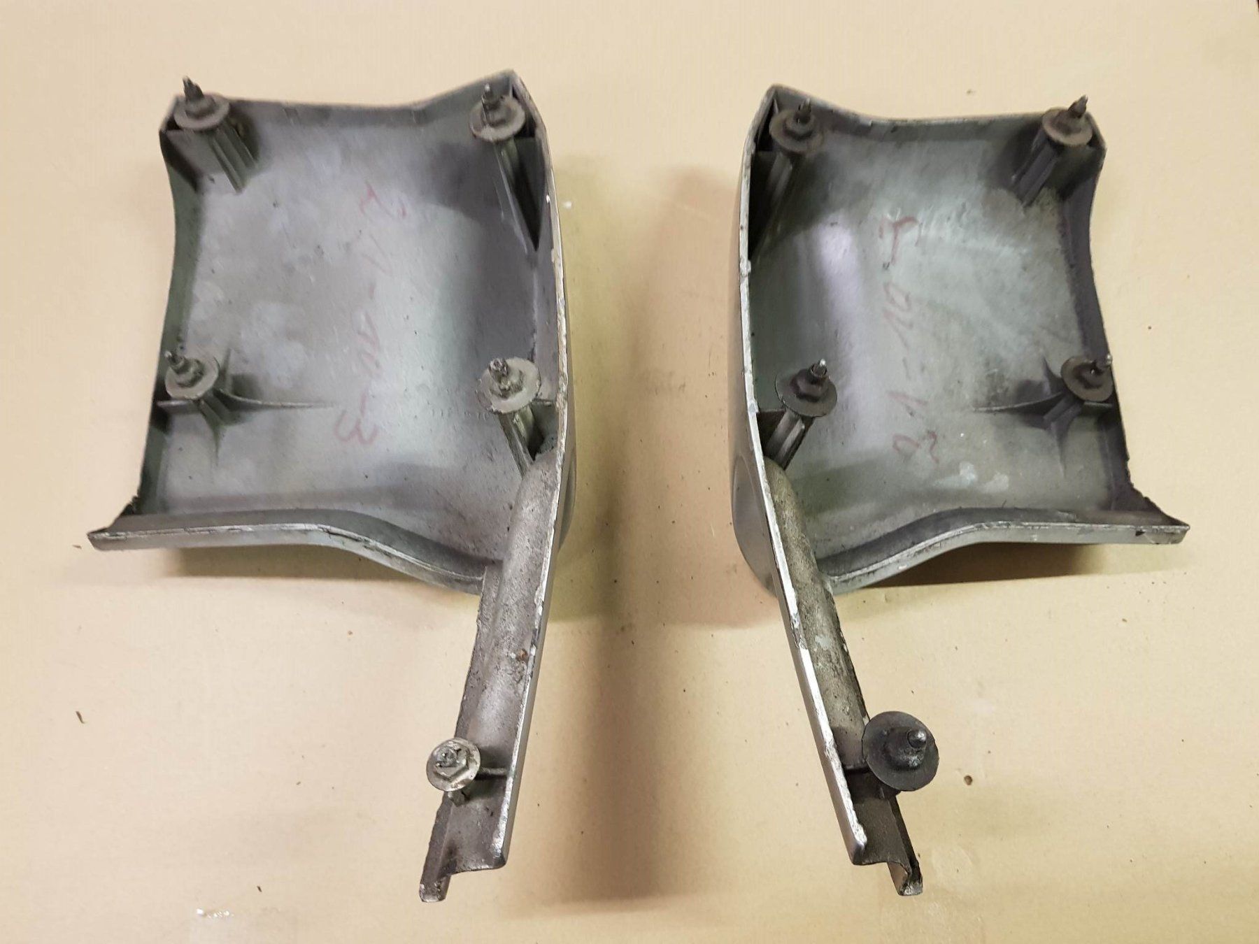 Dodge Tutti pezzi di ricambio auto: Dodge Dart Guss-Ecken hinten – Usato da Niedergösgen venduto da usc_8qc6 3