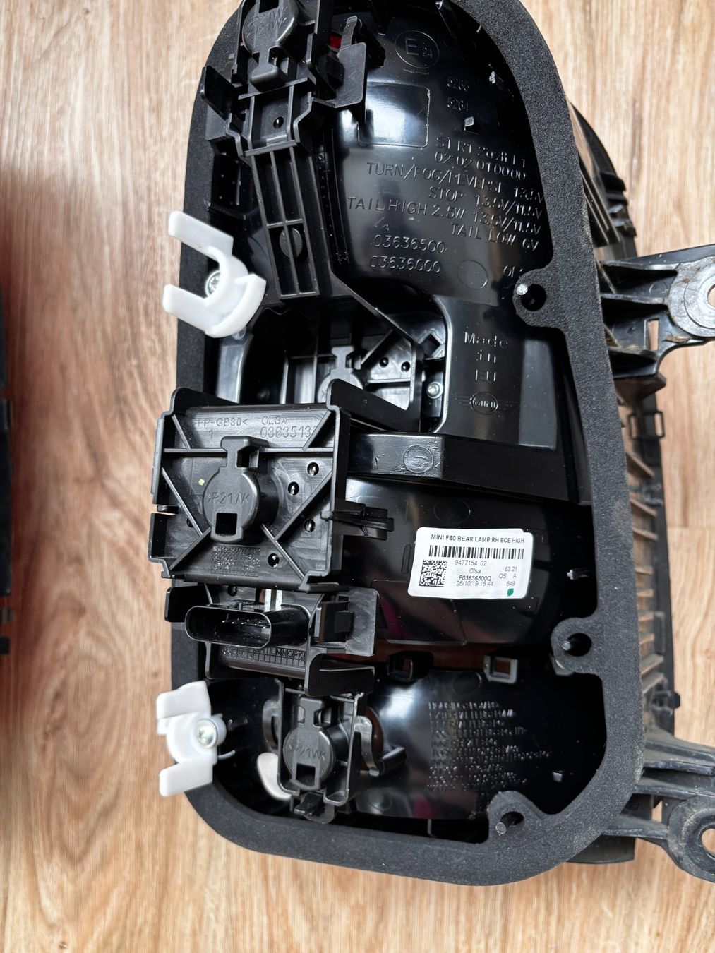 Mini Tutti pezzi di ricambio auto: MINI Countryman F60 Rückleuchte links oder rechts – Usato da Magden venduto da mcpead 2