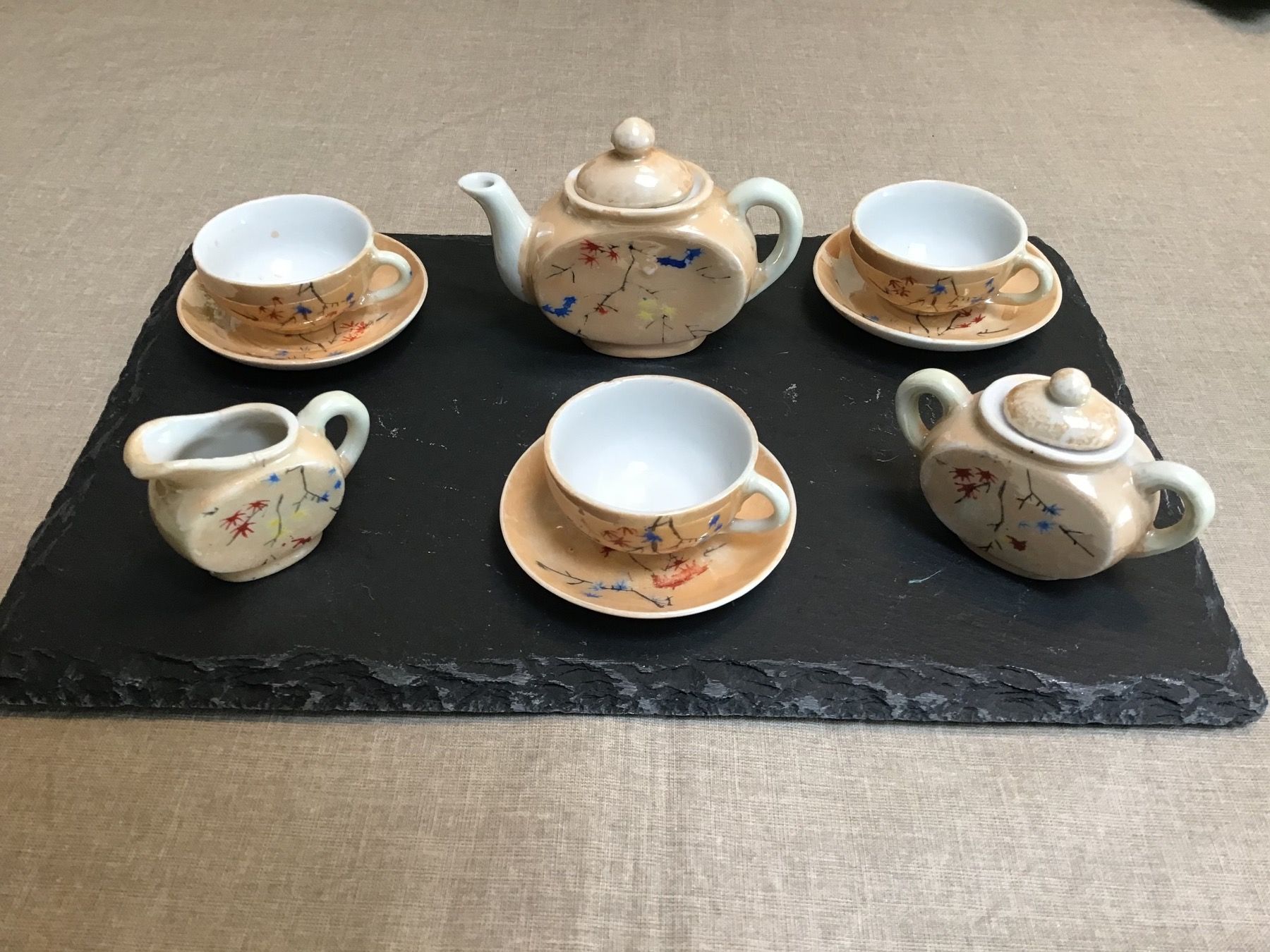 Set di piatti: Altes Miniaturgeschirr / Tee - Kaffeeservice – Usato da Riehen venduto da Bibo