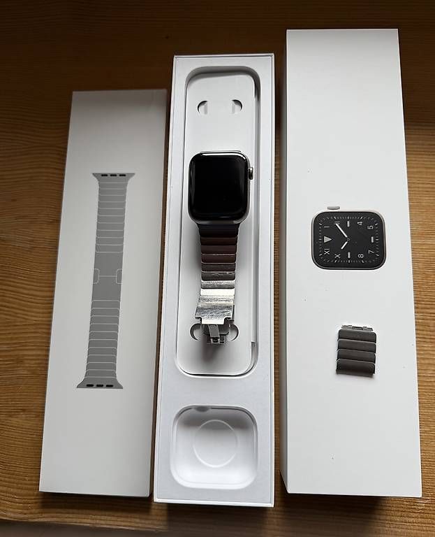 Smartwatch: Apple Watch Titane Cellular batterie changée par Apple 2025 – Usato da YVERDON-LES-BAINS venduto da Lazuli 4